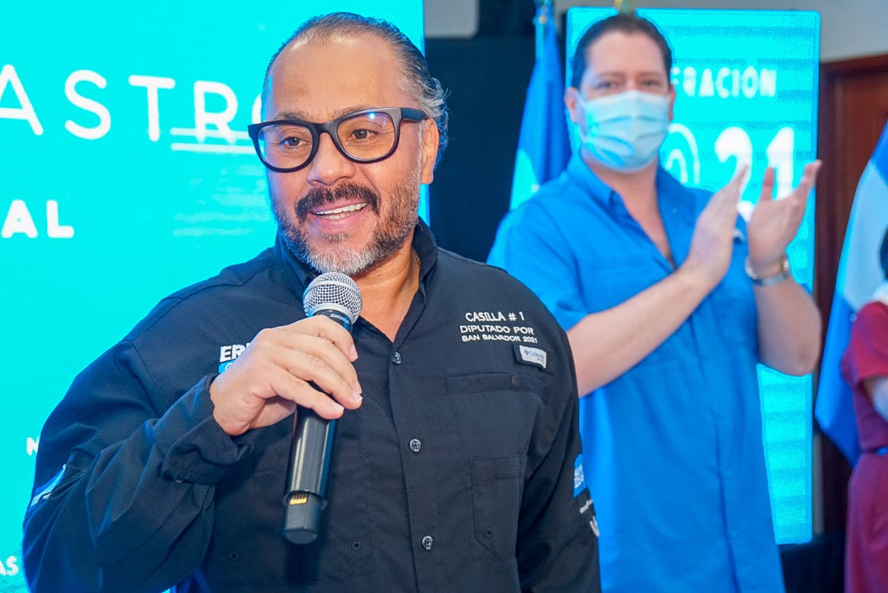 Ernesto Castro: La gente quiere que tomemos decisiones valientes para cambiar la vida de los salvadoreños ernesto-castro-la-gente-quiere-que-tomemos-decisiones-valientes-para-cambiar-la-vida-de-los-salvadorenos